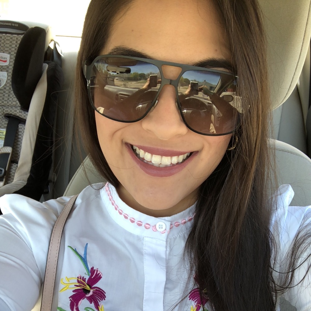 Meet your Posher, Dayana